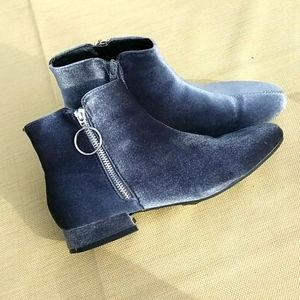 Velvet gray boots
